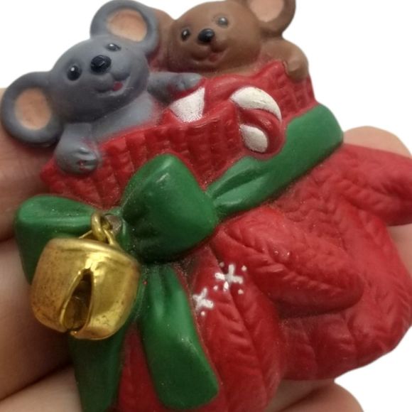 Two little mice christmas stocking brooch‎ with ringing bell vintage - Picture 1 of 1